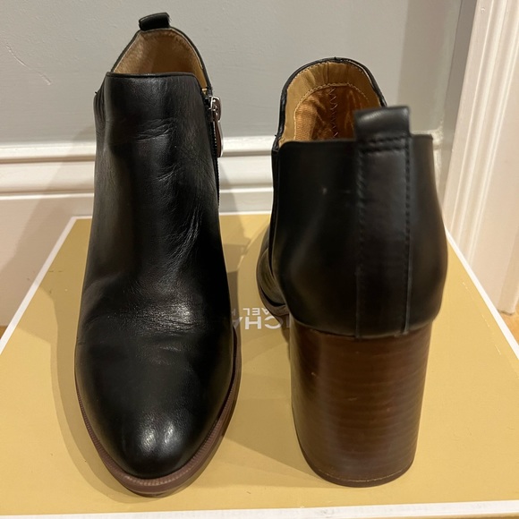 Franco Sarto Black Leather Heeled Bootie - Picture 3 of 3